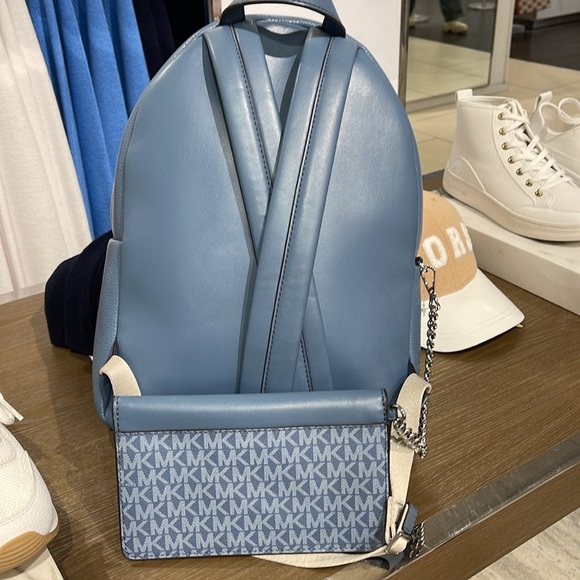 MICHAEL KORS Maisie Medium Pebbled Leather 2-in-1 Backpack
Denim 
NWT - Picture 3 of 16